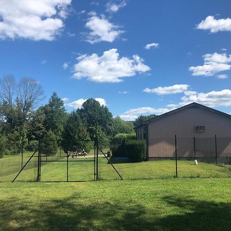 Fenced Yard Chalets From Good Dog Vacations At Big Valley Resort Sciota 外观 照片