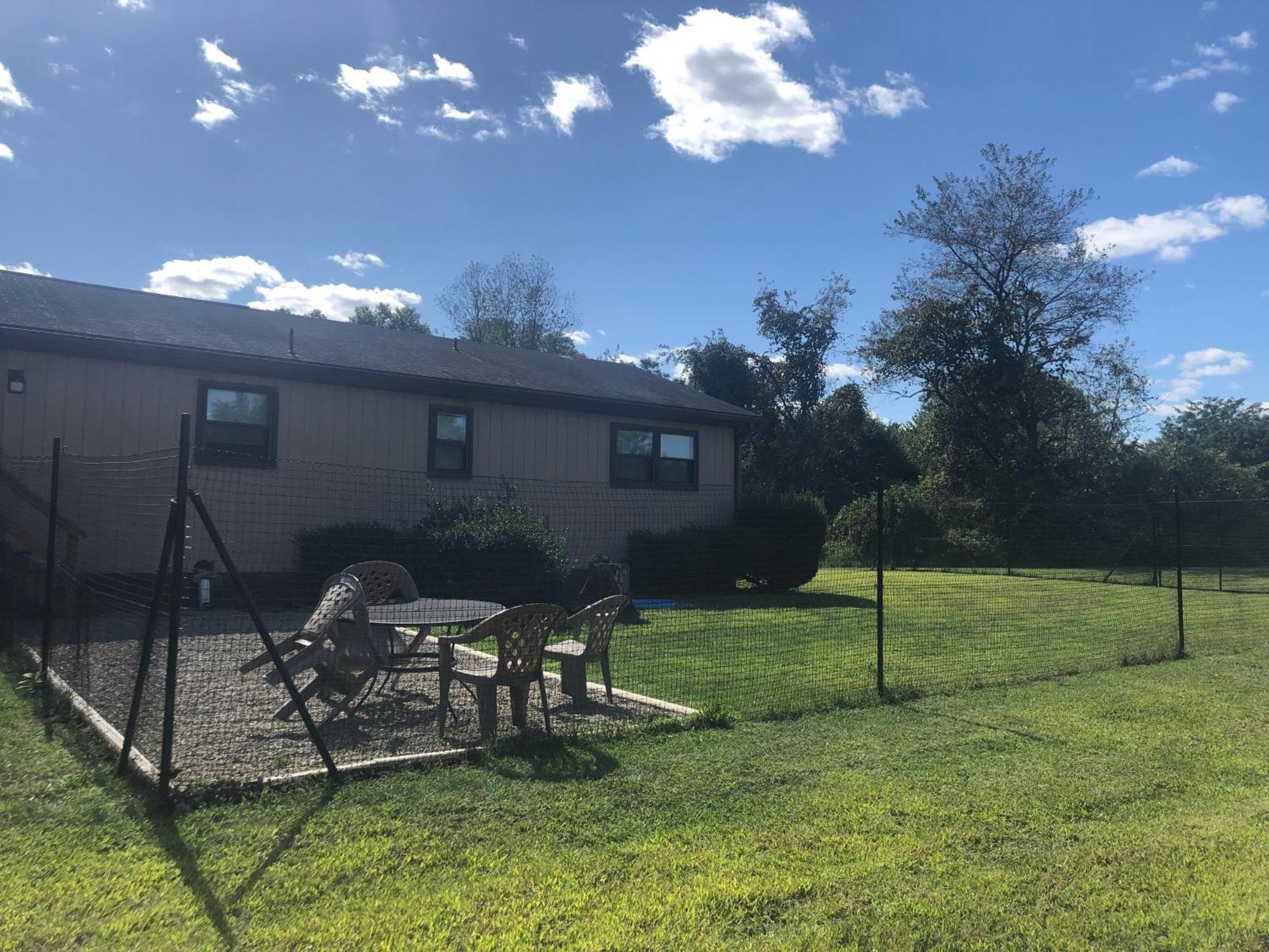 Fenced Yard Chalets From Good Dog Vacations At Big Valley Resort Sciota 外观 照片