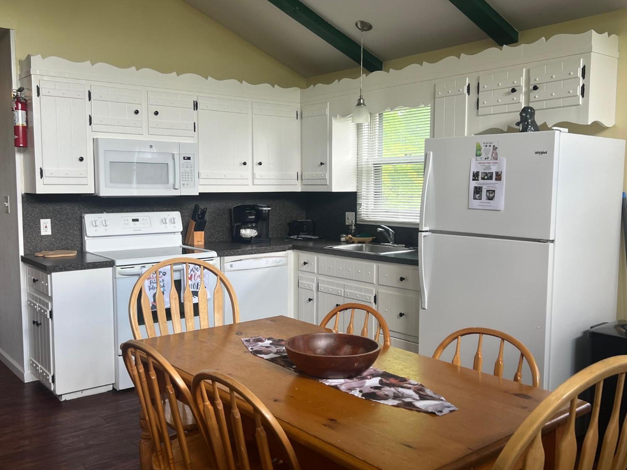 Fenced Yard Chalets From Good Dog Vacations At Big Valley Resort Sciota 外观 照片