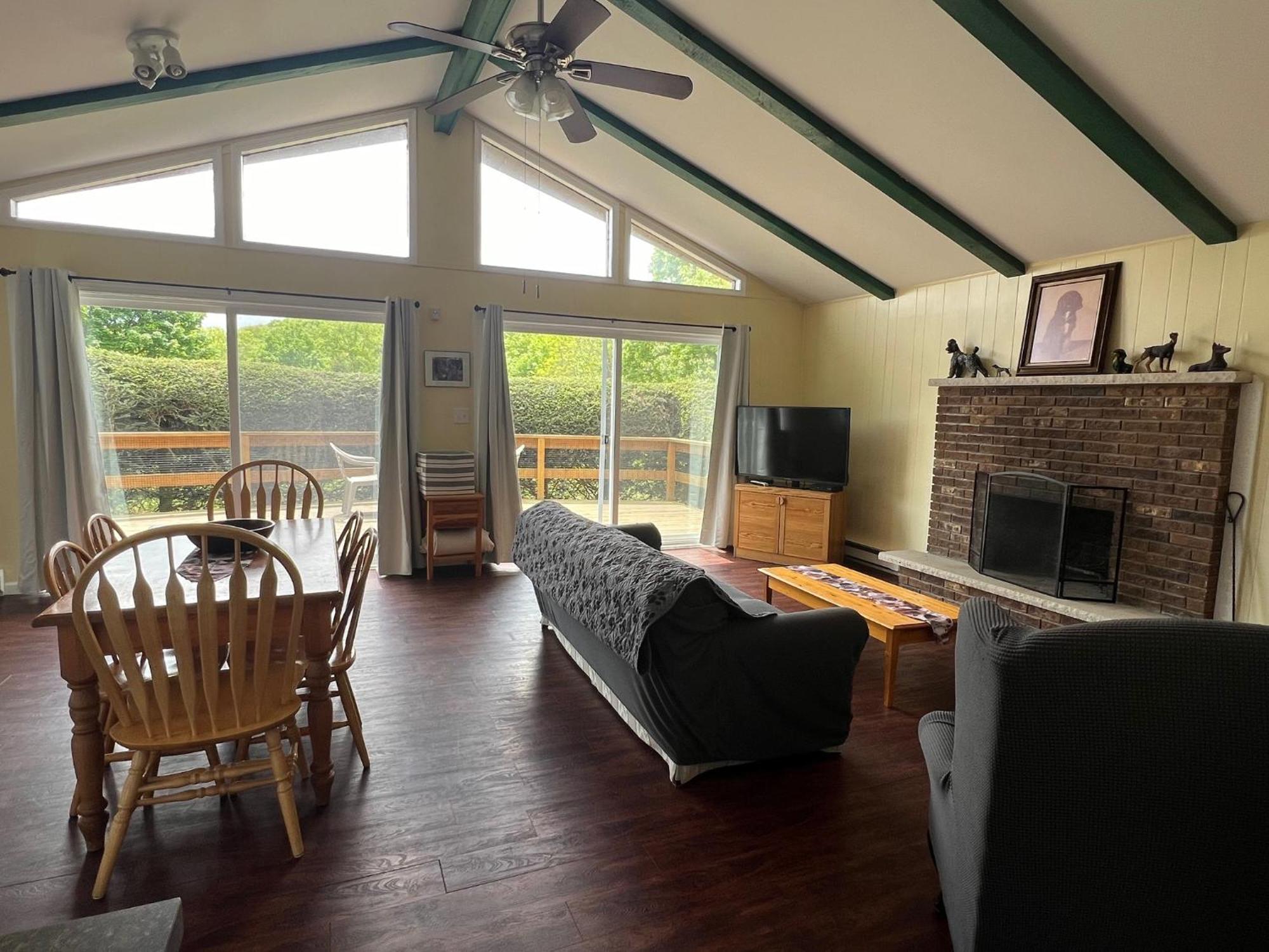 Fenced Yard Chalets From Good Dog Vacations At Big Valley Resort Sciota 外观 照片