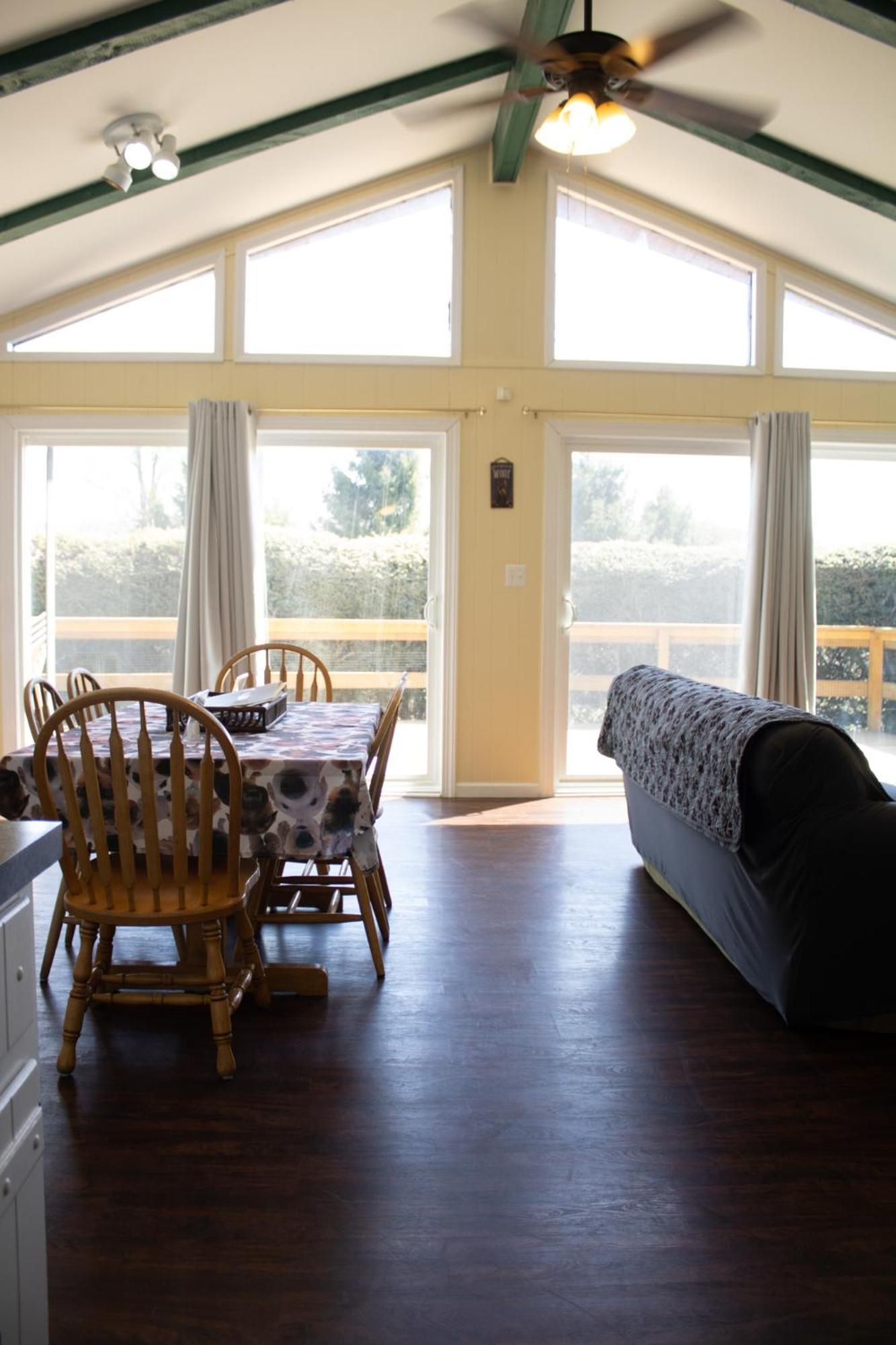 Fenced Yard Chalets From Good Dog Vacations At Big Valley Resort Sciota 外观 照片