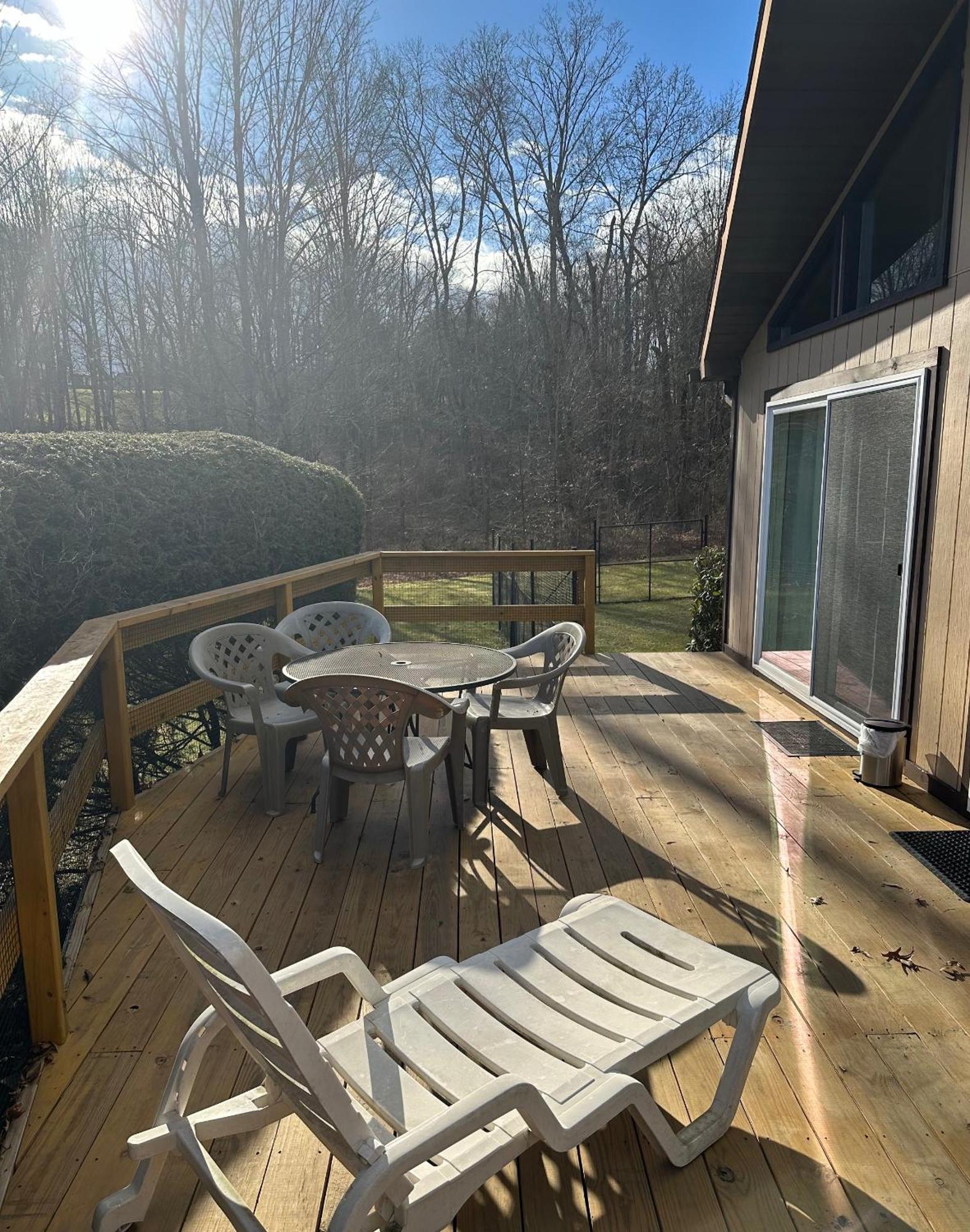 Fenced Yard Chalets From Good Dog Vacations At Big Valley Resort Sciota 外观 照片