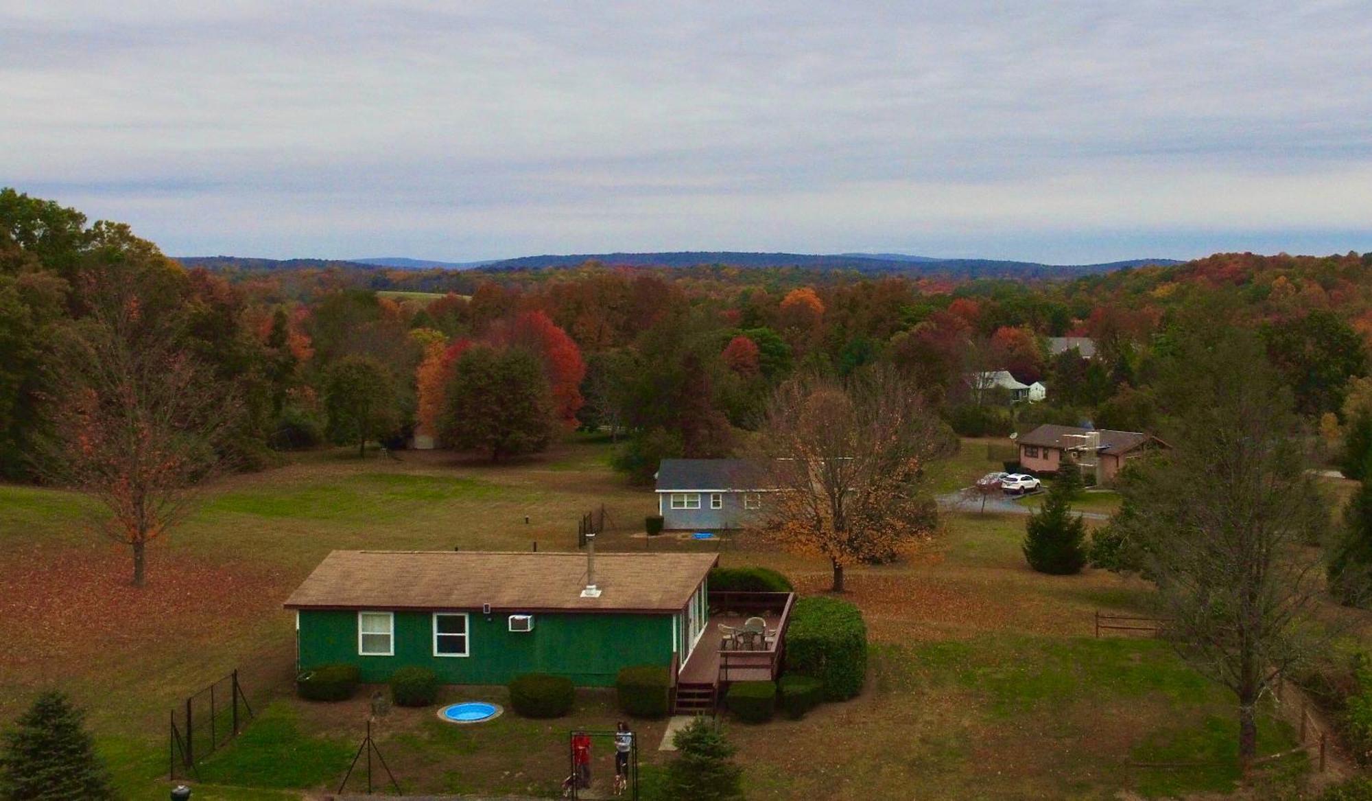 Fenced Yard Chalets From Good Dog Vacations At Big Valley Resort Sciota 外观 照片